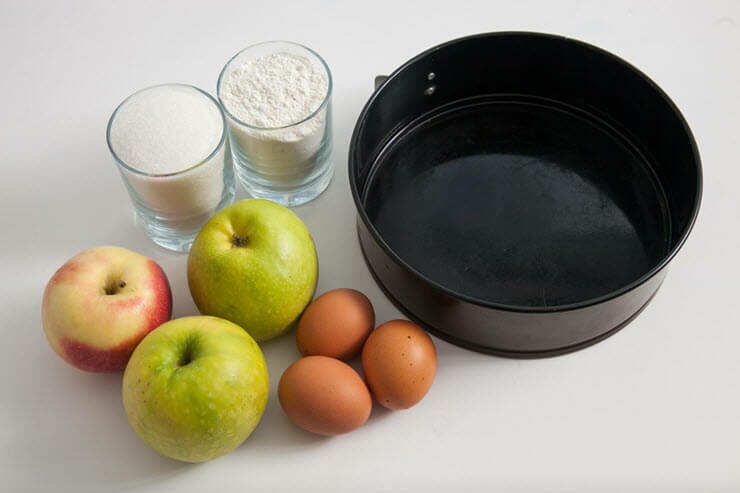 шарлотка с яблоками рецепт в духовке