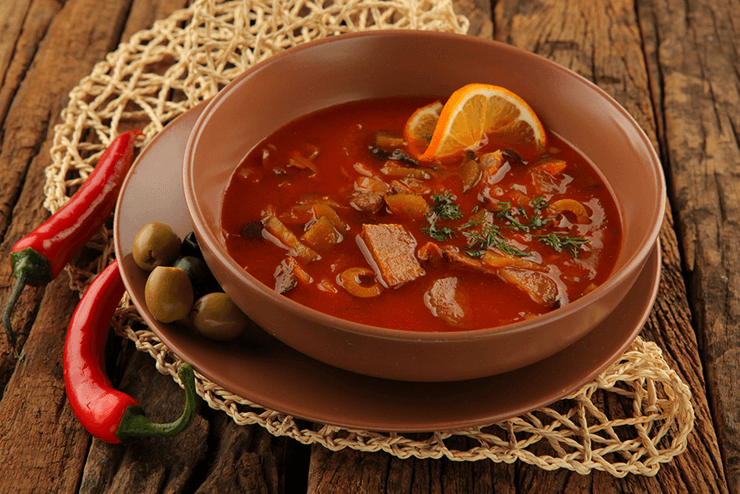 рецепт вкусной солянки сборной мясной классической 